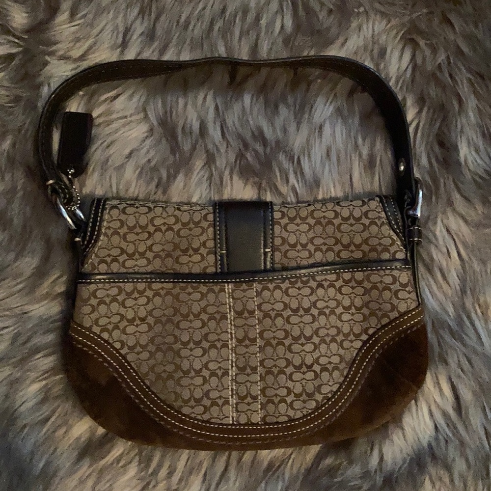 ((Firm Price)) Small Coach Purse. G0793-F10925 - Picture 2 of 3